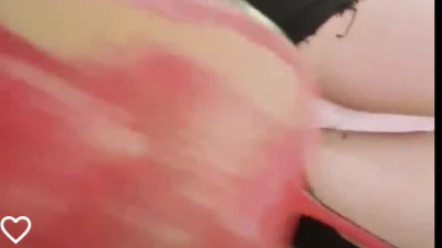 黏嘟嘟的。
